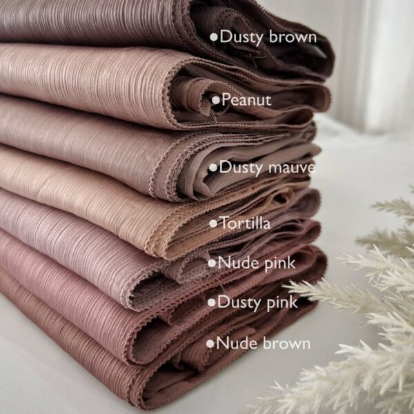 muna satin hijab